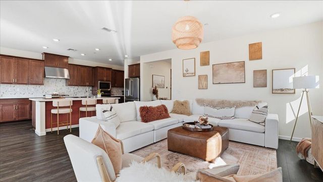 1003 Carson River Dr, Lincoln, CA 95648