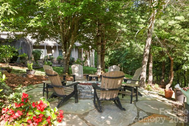 19 Thornapple Drive, Hendersonville, NC 28739