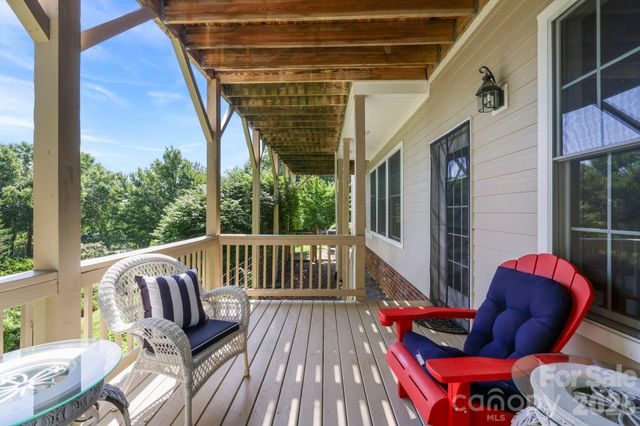 19 Thornapple Drive, Hendersonville, NC 28739