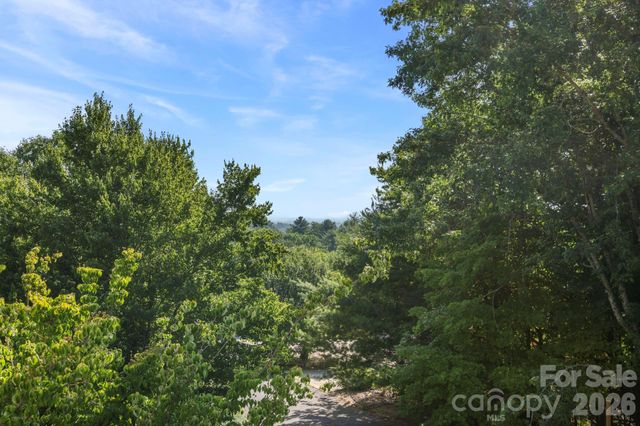 19 Thornapple Drive, Hendersonville, NC 28739
