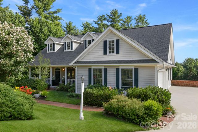 19 Thornapple Drive, Hendersonville, NC 28739