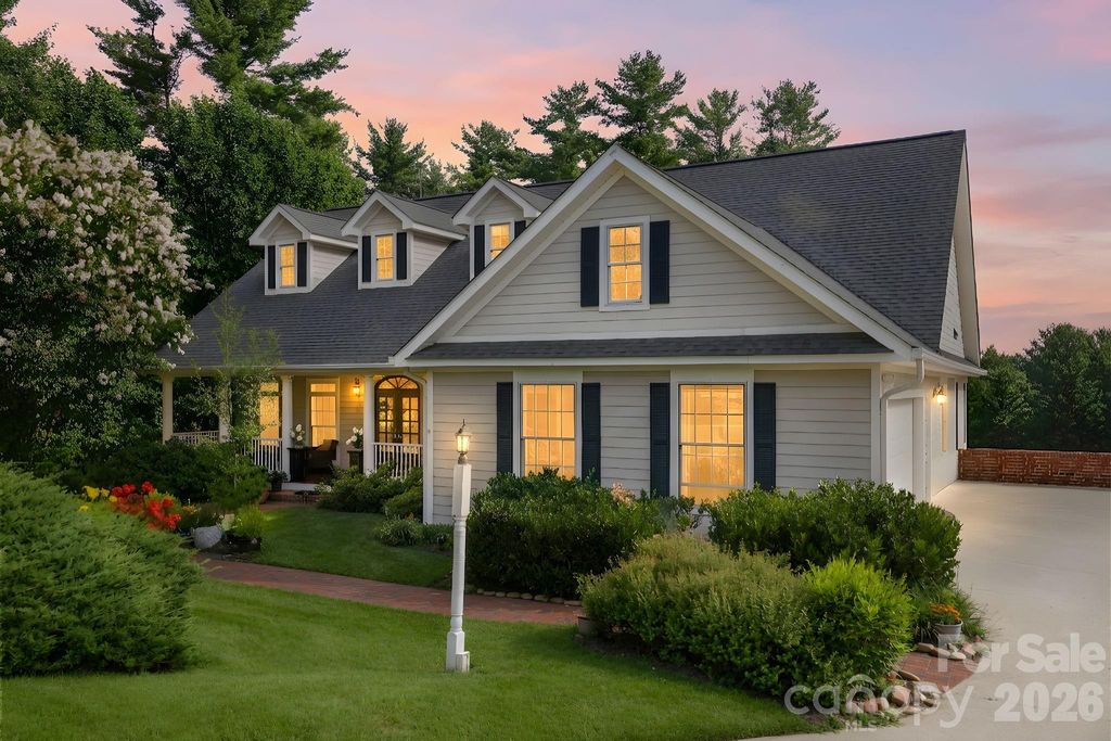 19 Thornapple Drive, Hendersonville, NC 28739