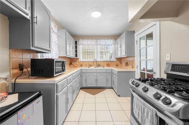 428 S HOOVER, Los Angeles, CA 90020