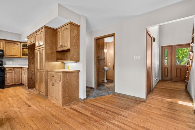 212 APPLE BLOSSOM LANE, Manitowoc, WI 54220