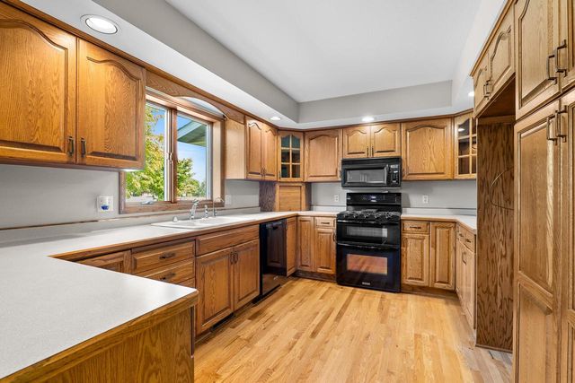 212 APPLE BLOSSOM LANE, Manitowoc, WI 54220