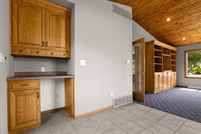 212 APPLE BLOSSOM LANE, Manitowoc, WI 54220