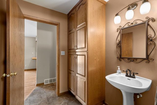 212 APPLE BLOSSOM LANE, Manitowoc, WI 54220