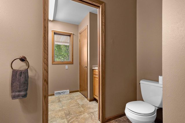 212 APPLE BLOSSOM LANE, Manitowoc, WI 54220