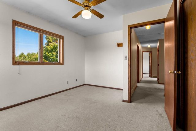 212 APPLE BLOSSOM LANE, Manitowoc, WI 54220