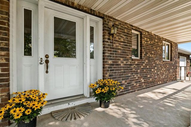 212 APPLE BLOSSOM LANE, Manitowoc, WI 54220