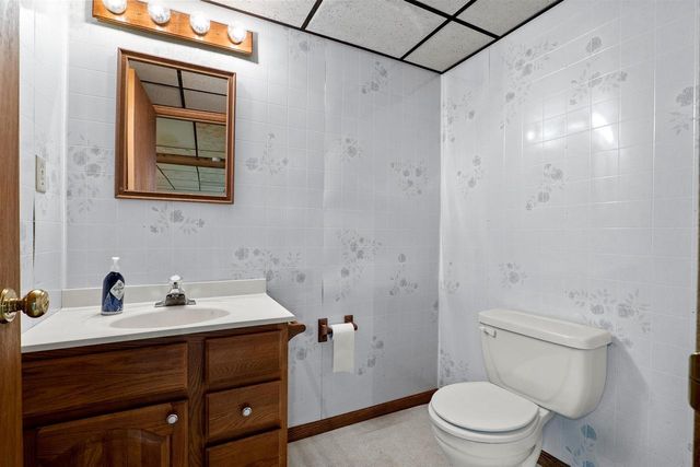 212 APPLE BLOSSOM LANE, Manitowoc, WI 54220