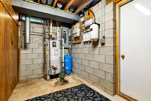 212 APPLE BLOSSOM LANE, Manitowoc, WI 54220