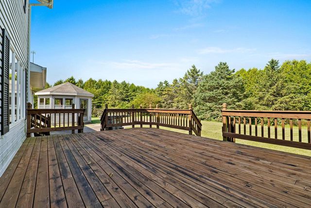 212 APPLE BLOSSOM LANE, Manitowoc, WI 54220