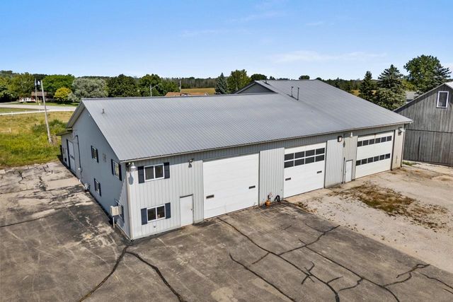 212 APPLE BLOSSOM LANE, Manitowoc, WI 54220