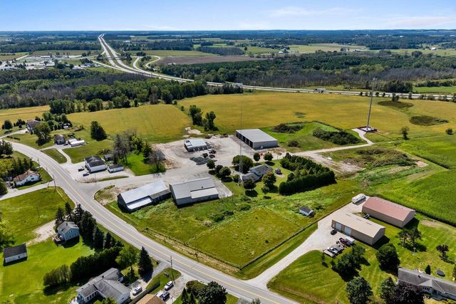 212 APPLE BLOSSOM LANE, Manitowoc, WI 54220