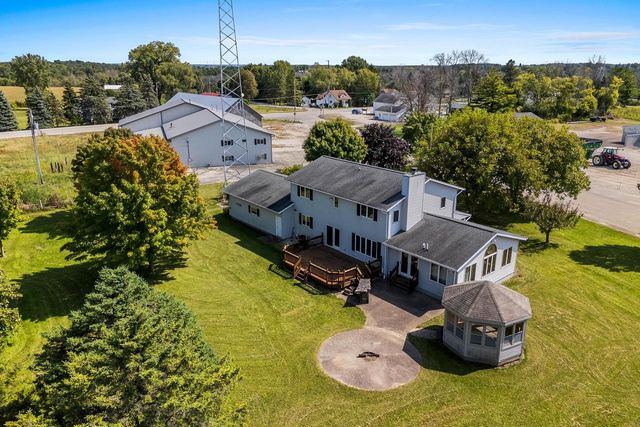 212 APPLE BLOSSOM LANE, Manitowoc, WI 54220