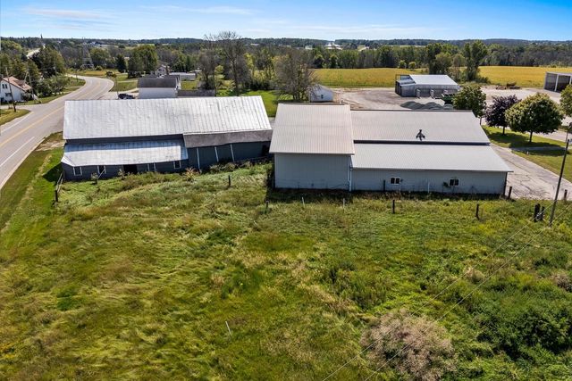 212 APPLE BLOSSOM LANE, Manitowoc, WI 54220