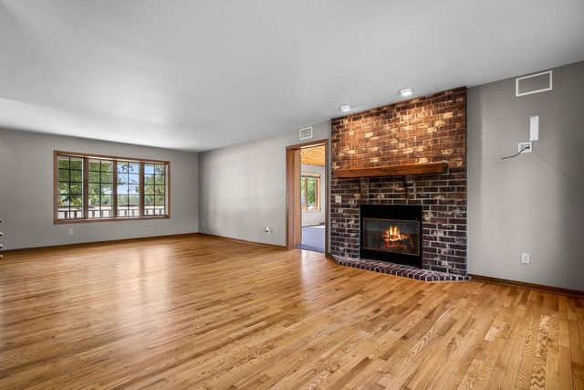 212 APPLE BLOSSOM LANE, Manitowoc, WI 54220