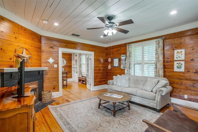 501 W Parks Avenue, Waxahachie, TX 75165