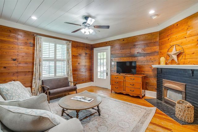 501 W Parks Avenue, Waxahachie, TX 75165
