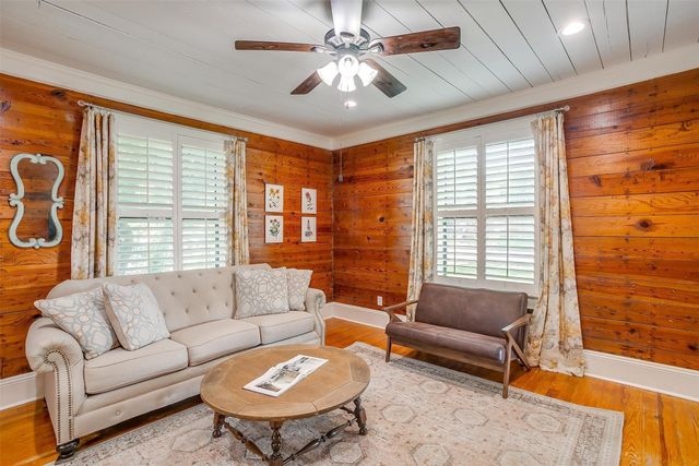 501 W Parks Avenue, Waxahachie, TX 75165