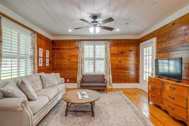 501 W Parks Avenue, Waxahachie, TX 75165