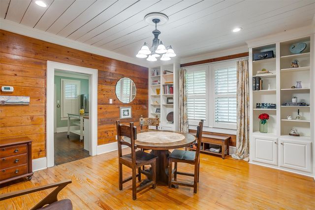 501 W Parks Avenue, Waxahachie, TX 75165
