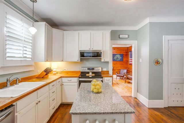 501 W Parks Avenue, Waxahachie, TX 75165
