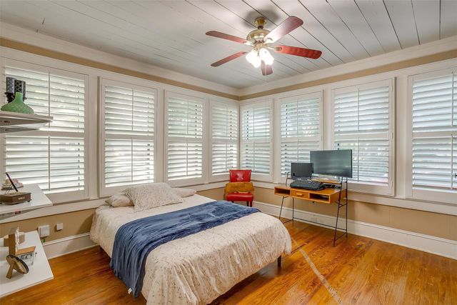 501 W Parks Avenue, Waxahachie, TX 75165