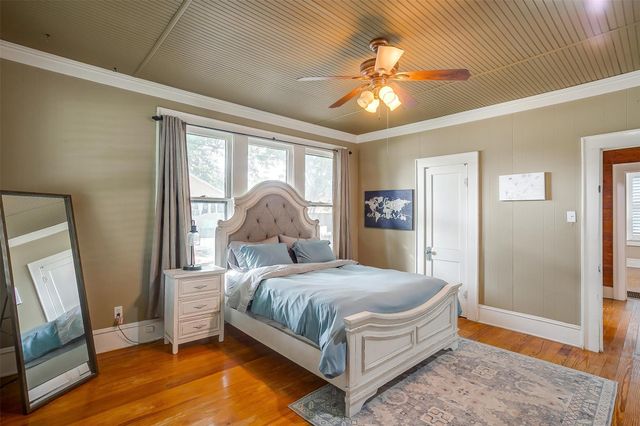 501 W Parks Avenue, Waxahachie, TX 75165