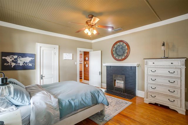 501 W Parks Avenue, Waxahachie, TX 75165