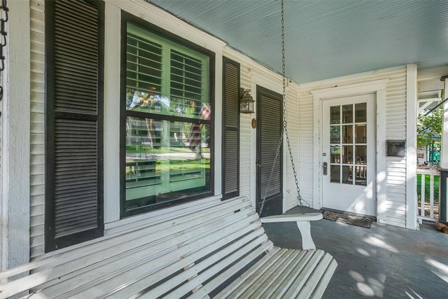 501 W Parks Avenue, Waxahachie, TX 75165