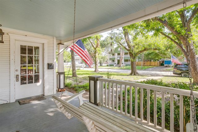 501 W Parks Avenue, Waxahachie, TX 75165