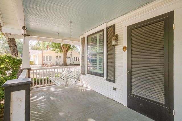 501 W Parks Avenue, Waxahachie, TX 75165