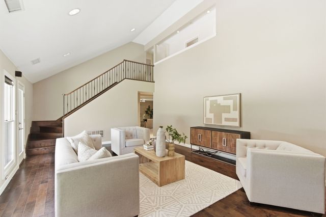 237 Woodcrest Drive, Richardson, TX 75080