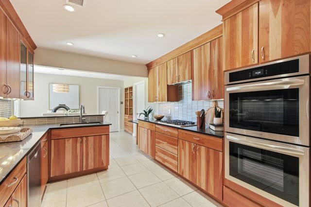 237 Woodcrest Drive, Richardson, TX 75080