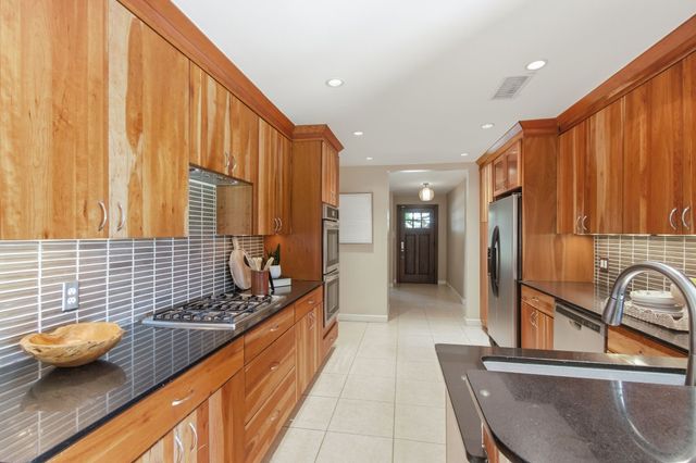 237 Woodcrest Drive, Richardson, TX 75080