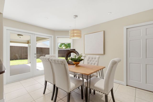 237 Woodcrest Drive, Richardson, TX 75080