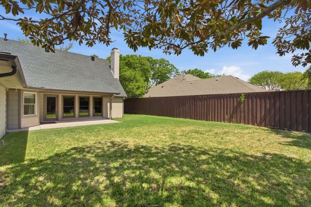 237 Woodcrest Drive, Richardson, TX 75080