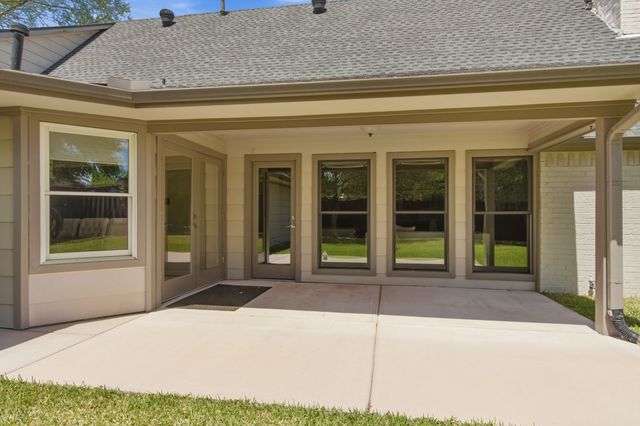 237 Woodcrest Drive, Richardson, TX 75080