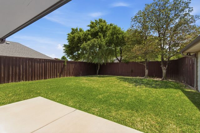 237 Woodcrest Drive, Richardson, TX 75080