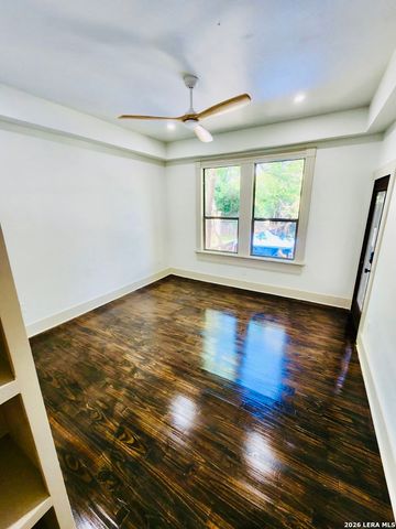824 N PINE ST, San Antonio, TX 78202