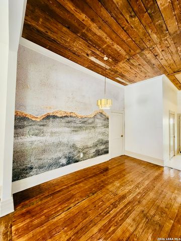 824 N PINE ST, San Antonio, TX 78202