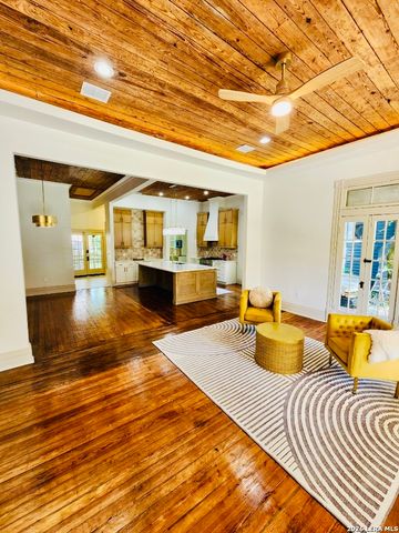 824 N PINE ST, San Antonio, TX 78202