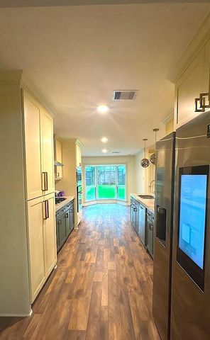 11007 Hillcroft Avenue, Houston, TX 77096