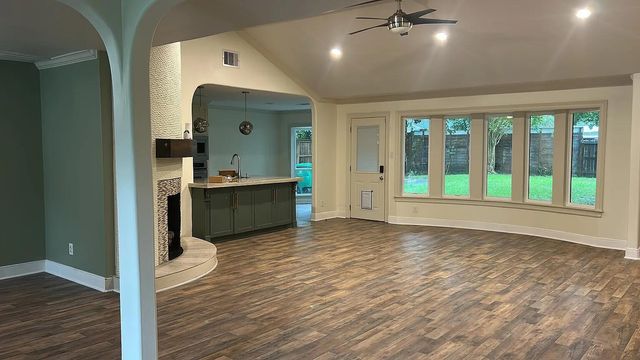 11007 Hillcroft Avenue, Houston, TX 77096