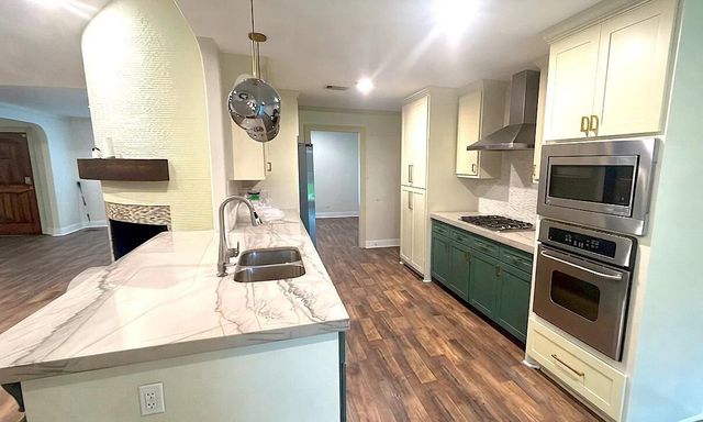 11007 Hillcroft Avenue, Houston, TX 77096