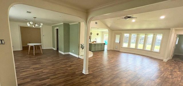 11007 Hillcroft Avenue, Houston, TX 77096