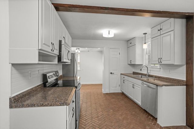 1001 Horseshoe Dr, Nashville, TN 37216
