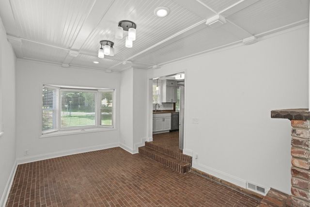 1001 Horseshoe Dr, Nashville, TN 37216
